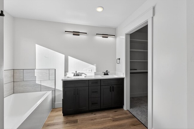 Building Photo - MODERN 3 BED 2.5 BATH TOWNHOME WITH 2 CAR GARAGE IN IDAHO FALLS