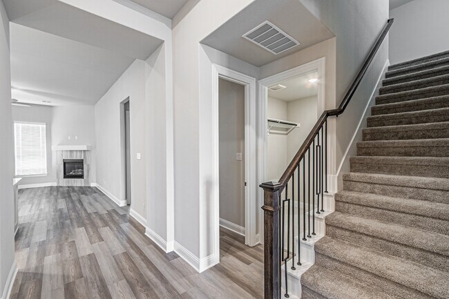 Building Photo - 3231 Tobias Ln