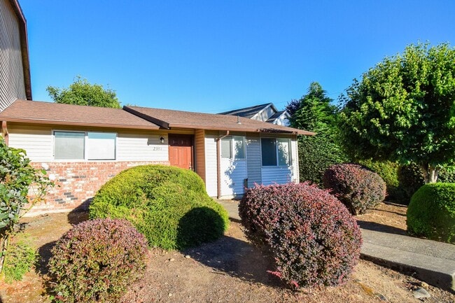 Building Photo - 2391 SE 152nd Ave