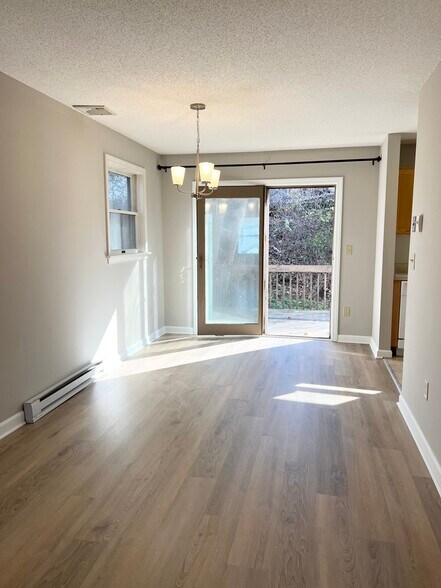 Building Photo - 812 Lake Vista Dr