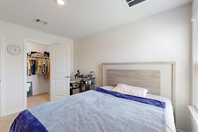 Building Photo - 101 Breccia Trl