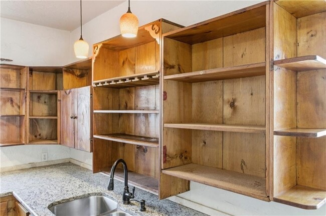 Building Photo - 1032 Standard Dr NE