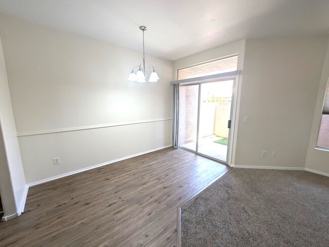 Building Photo - 3 Bedroom Townhome at Townes at Southpark ...