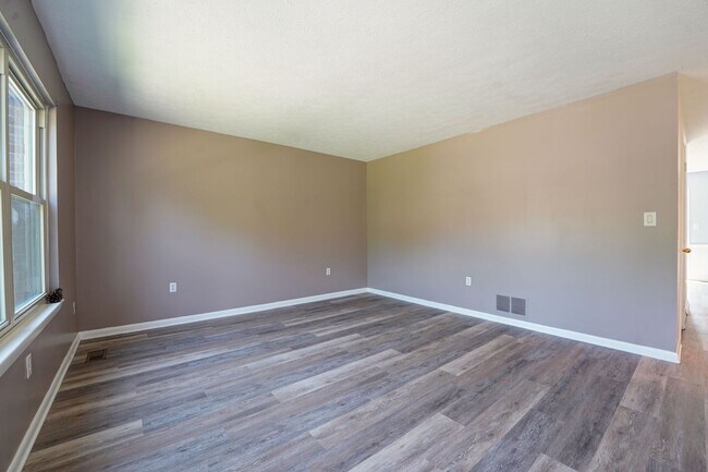 Building Photo - 203 Walker Dr