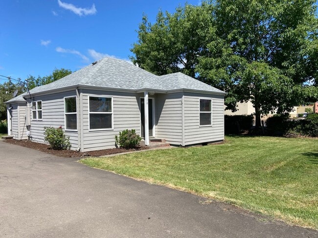 Building Photo - Beautifully Remodeled Springfield Cottage