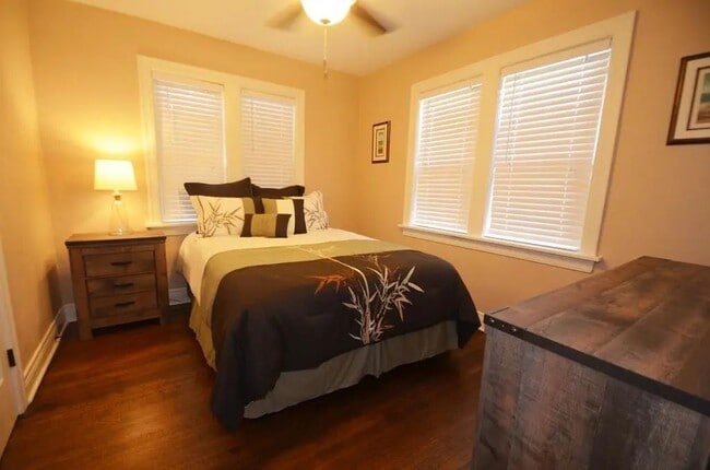 Building Photo - ME ME