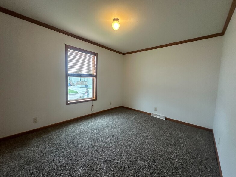 Building Photo - 2130 Four Seasons Dr