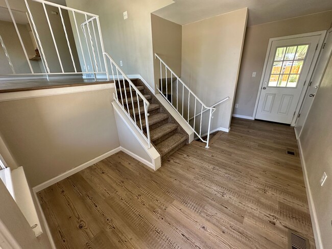 Building Photo - 4 BED 2 BATH HOME CLOSE TO PETERSON AFB & SCHRIEVER AFB!