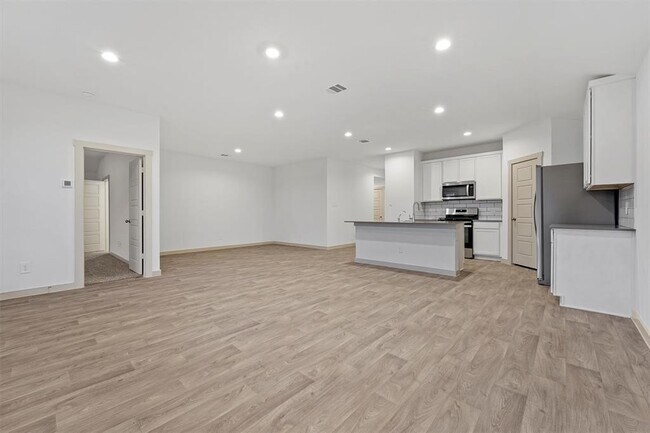 Building Photo - 7714 Murciana Dr