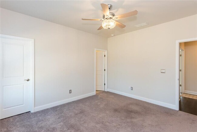 Building Photo - 5015 Montes Ln