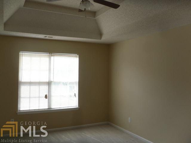 Building Photo - 3010 Stonebridge Creek Dr