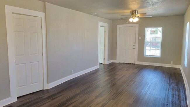 Building Photo - Totally Updated 3/1/2 A MUST SEE! Available July 2026
