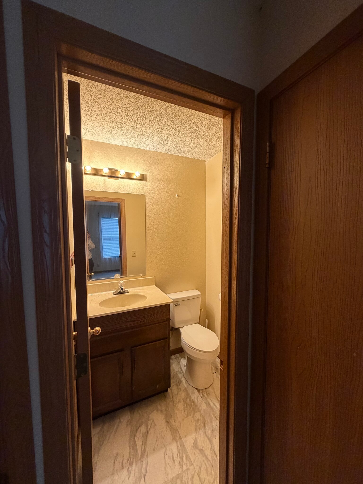 Building Photo - 452 Sunset Dr