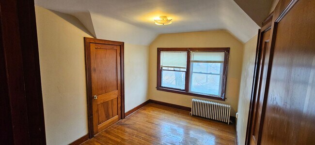 Building Photo - 1363 W 12th St