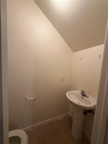 Building Photo - 216 Creek Cove Dr