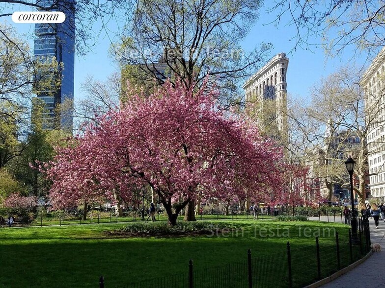 Building Photo - 280 Park Ave S