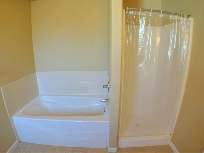 Building Photo - 573 E Eaton Rd