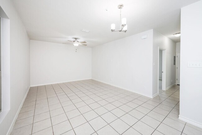 Building Photo - 1511 Don Camilo Blvd