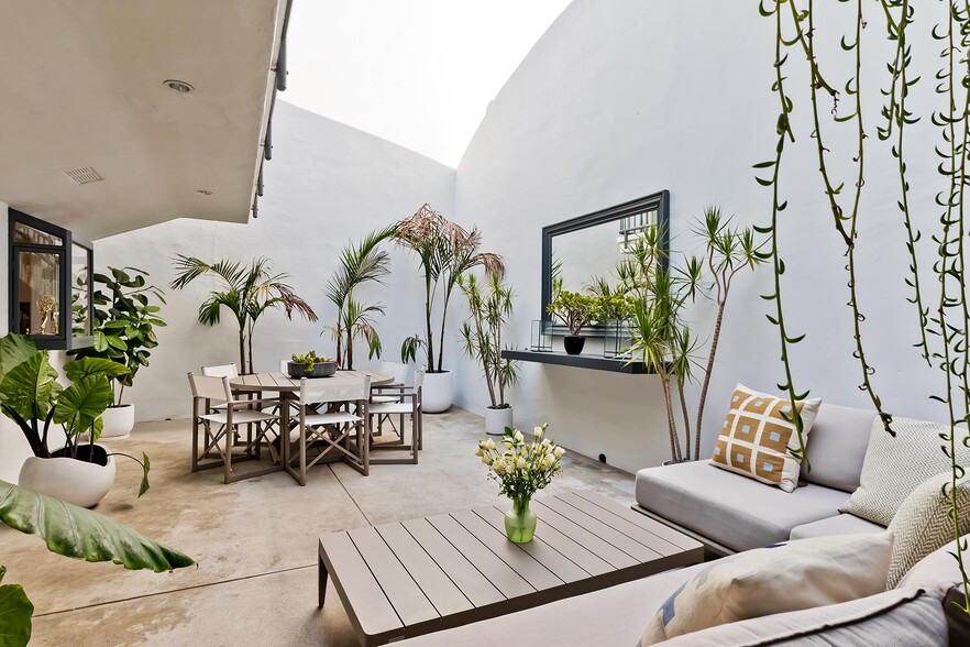 Atrium - 8374 Yucca Trl