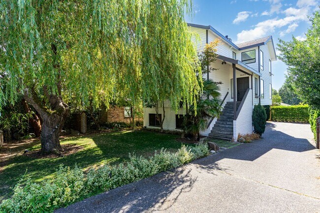 Building Photo - 4bd/3ba Seattle Home