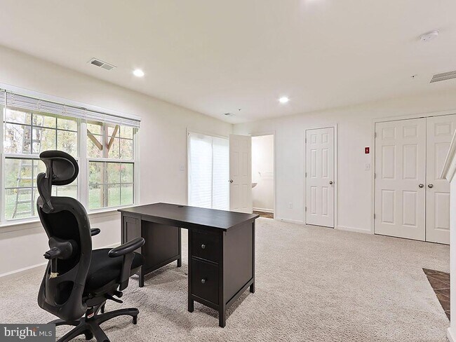 Building Photo - 523 Chestnut Ct