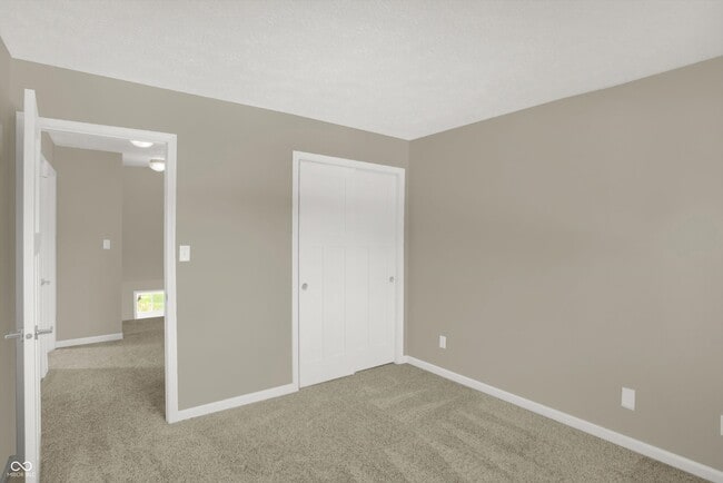 Building Photo - 3037 Golfview Dr