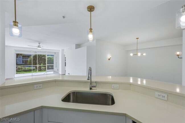 Building Photo - 6812 Satinleaf Rd S