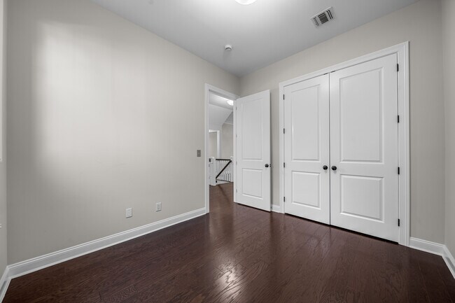 Building Photo - 1600 Kaufer Ln