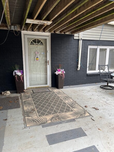 Building Photo - 21 Birchwood Rd