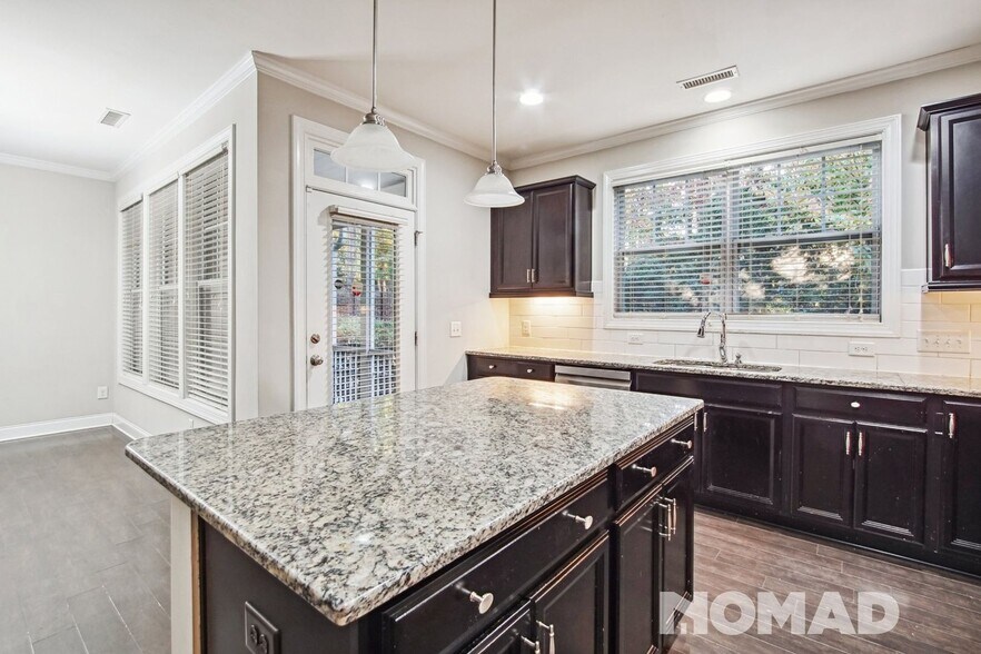 Building Photo - 355 Roberts Ridge Dr
