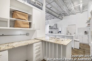 Building Photo - 1115 S Alamo St