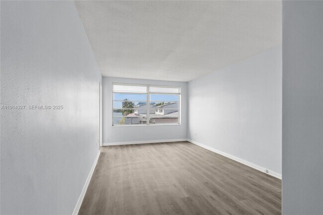 Building Photo - 1300 NE 191st St