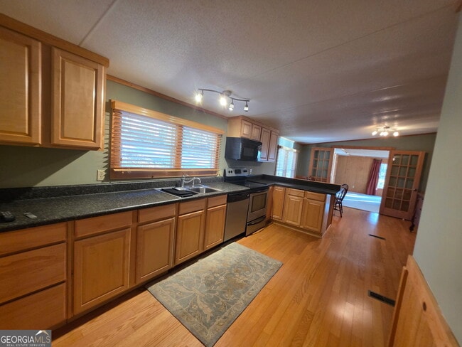 Building Photo - 2832 N Holcomb Dr