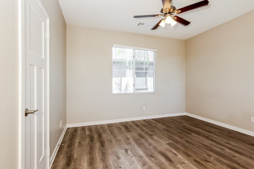 Building Photo - 2664 S Santa Rita
