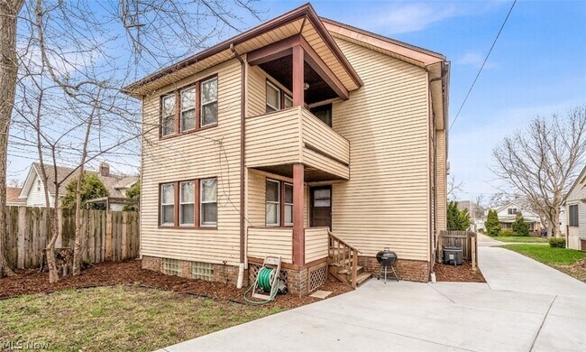 Building Photo - 2225 Oak Park Ave