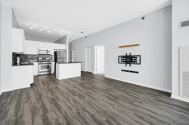 Building Photo - 1600 S Indiana Ave