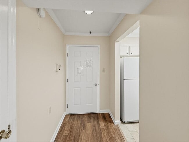 Building Photo - 475 Mount Vernon Hwy NE