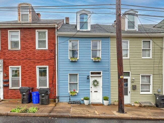 Primary Photo - Quaint Home in Heart of Midtown