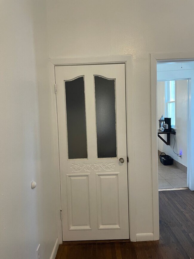 Building Photo - Great short term stay property! Nightly to monthly stays available!!