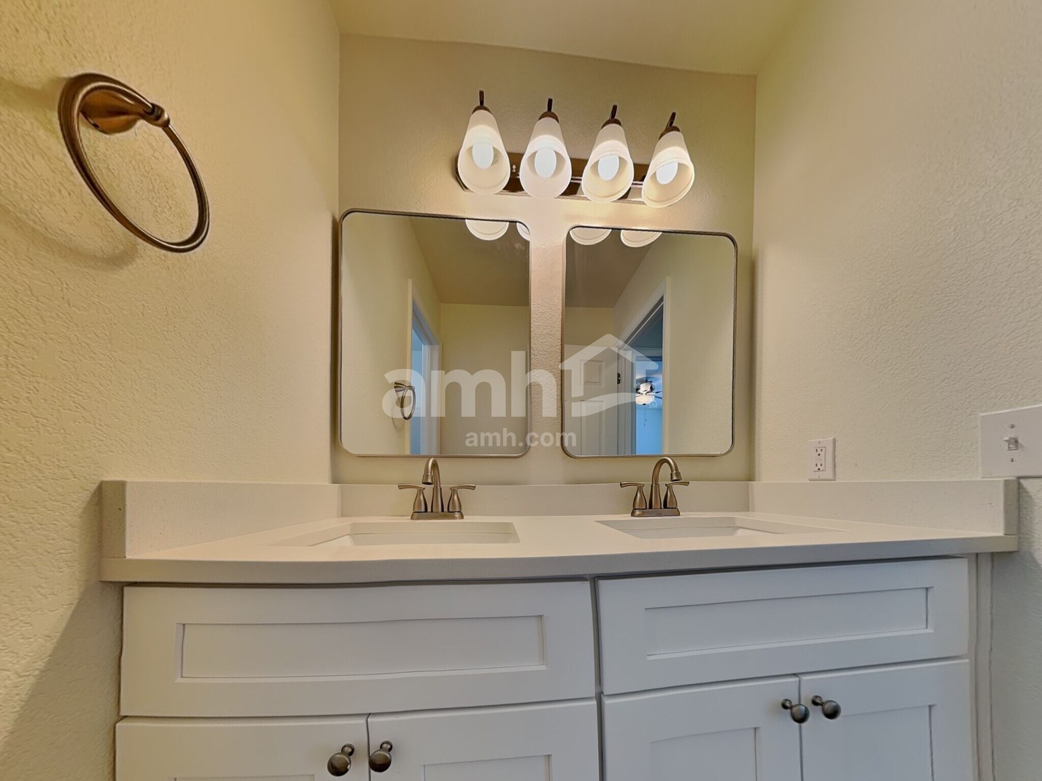 Building Photo - 4142 Knollvale Dr