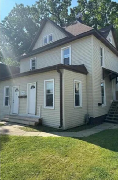 Building Photo - 902 3rd Ave N