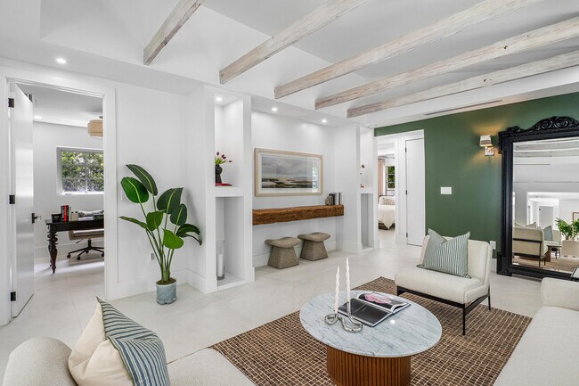 Building Photo - 2330 Lake Ave