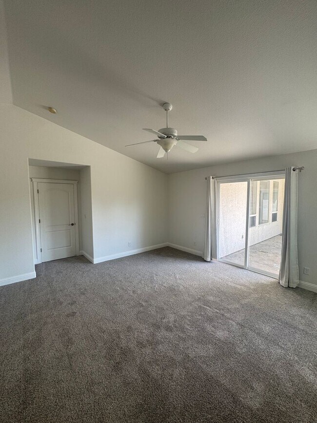 Building Photo - 4 BED/2 BATH IN REDDING IN THE WESTSIDE ES...