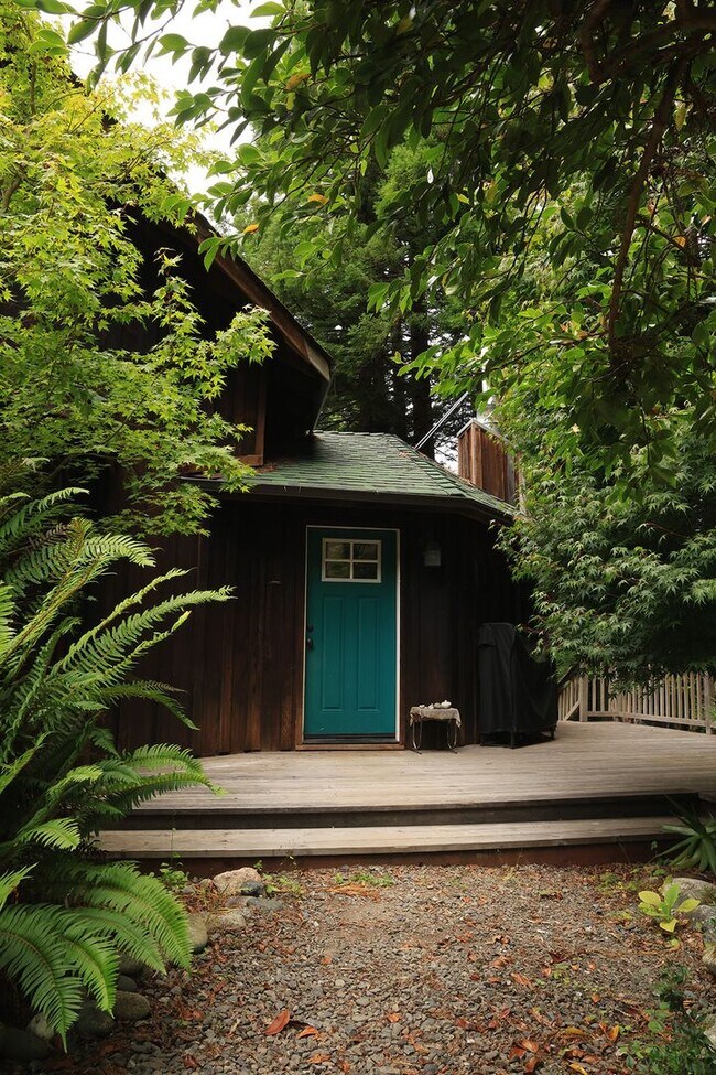 Building Photo - 4452 Greenwood Heights Dr