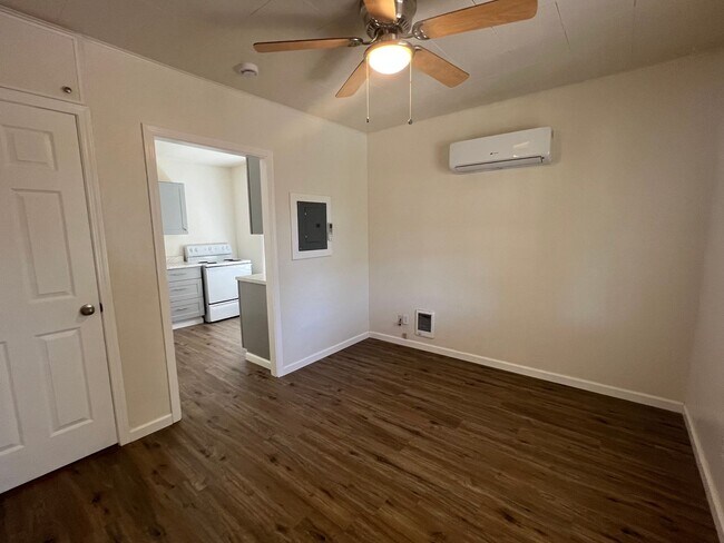 Building Photo - Updated Studio Apartment in Shasta Lake