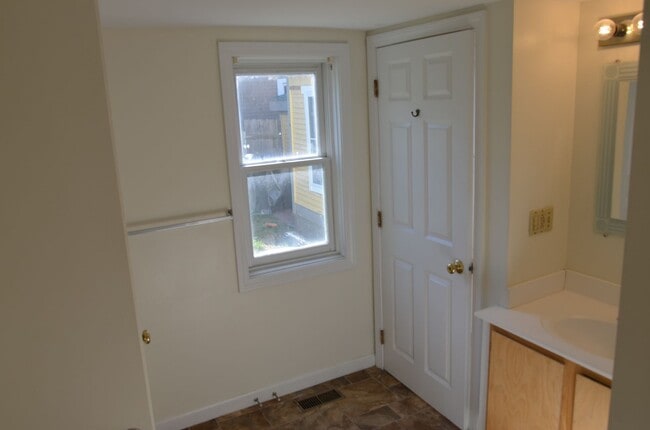 Building Photo - 15-17 Peru Street