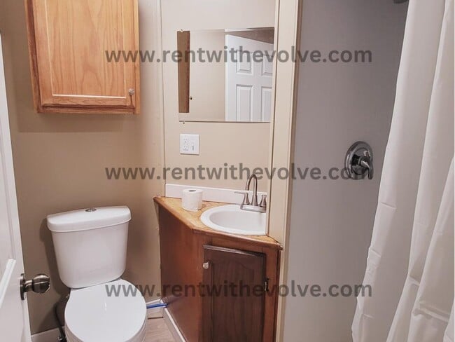 Building Photo - 503 N Main St