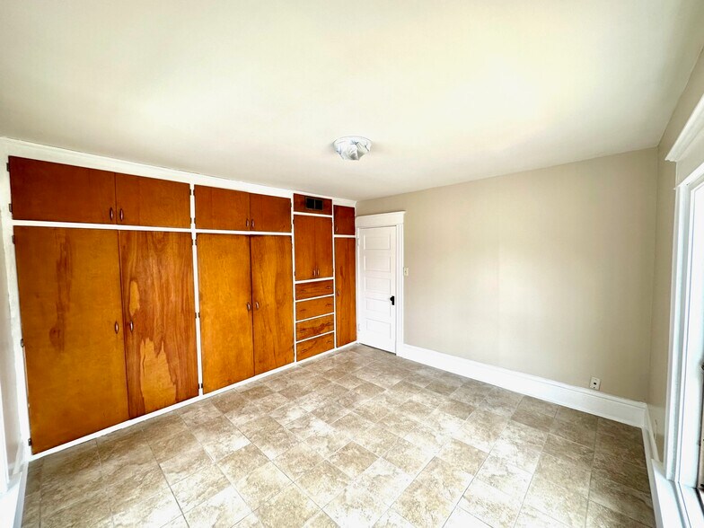 main bedroom built ins - 1521 Boyd Ave