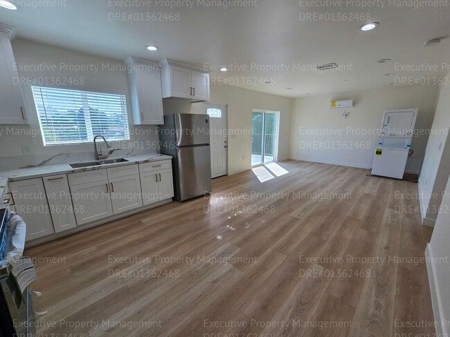 Building Photo - Newly constructed upstairs 2 bedrooms and ...