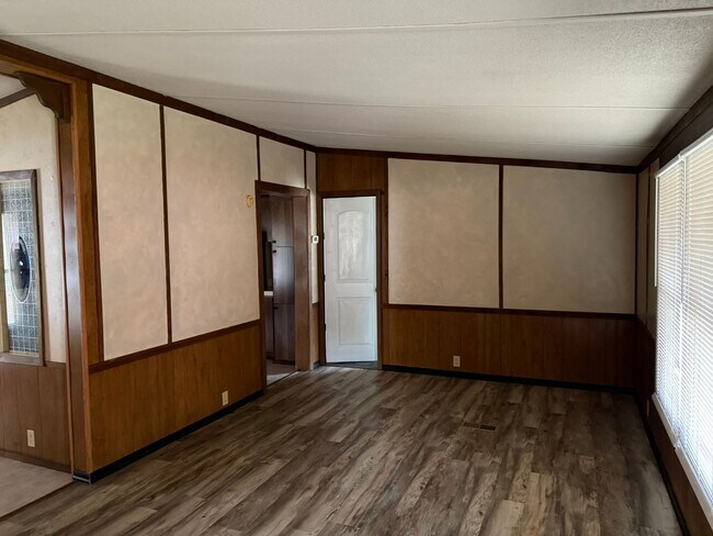 Building Photo - 14383 Yuma Rd